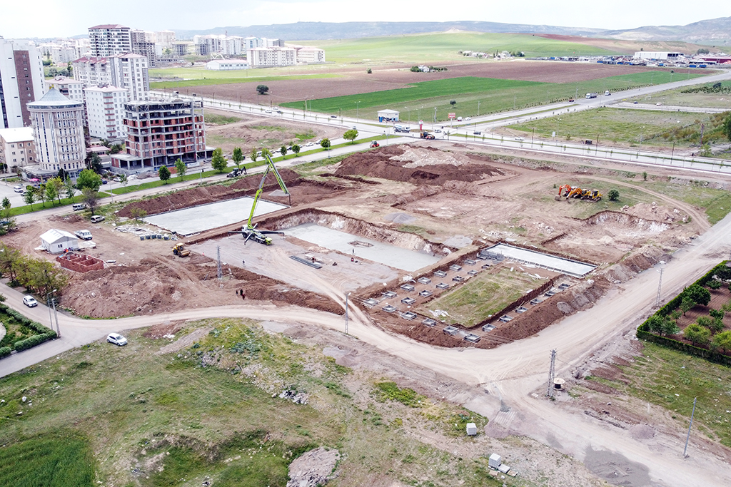 DEV SPOR KOMPLEKSİ İÇİN TEMEL ATILDI