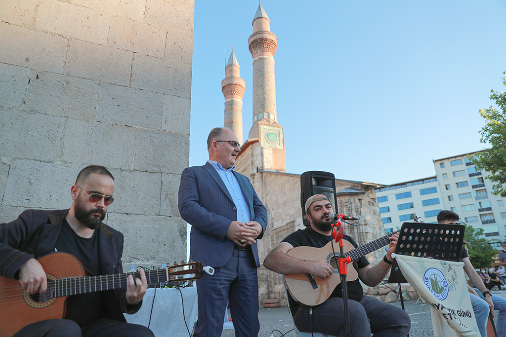 Belediye yerel sanatçılara destek oluyor