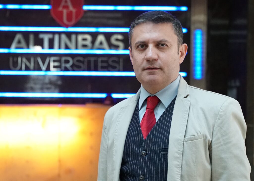 Doç. Dr. Hasan Sınar : “Sosyal medya kullanımına özgü bir suç tipi ihdas ediliyor”