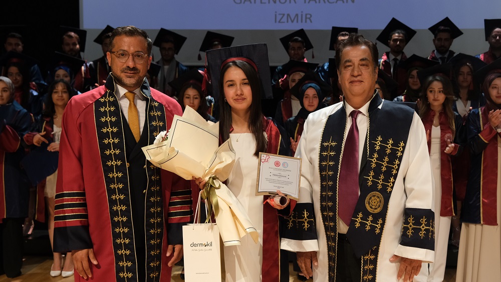 Geleceğin Diş Hekimleri Meslek Yolculuğuna Uğurlandı