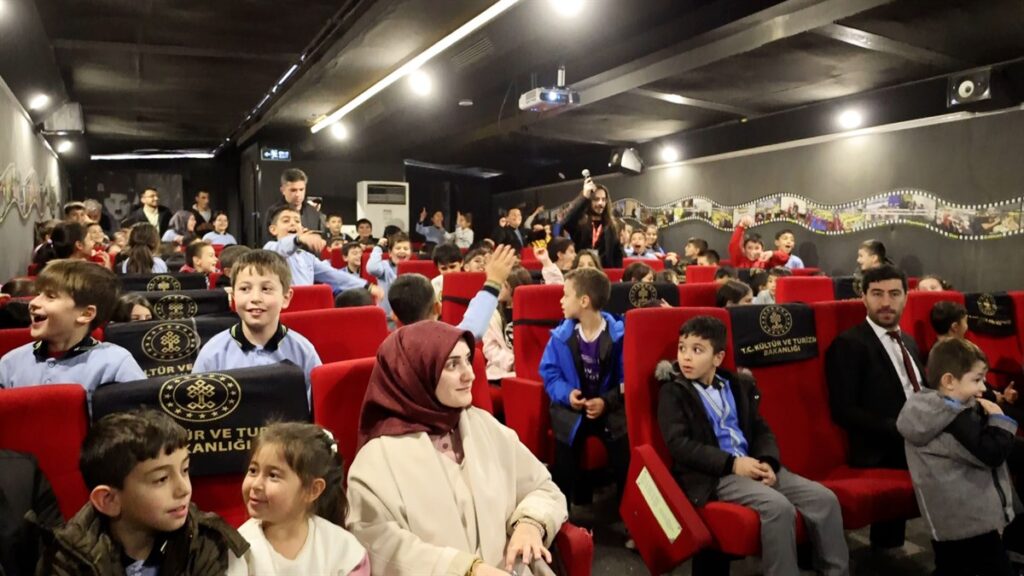 Gezen Sinema Tırı Sivas’ta