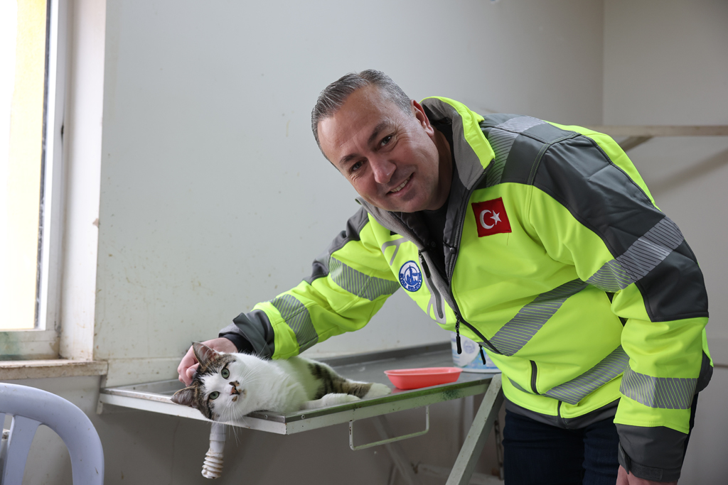 TAKDİRLİK HİZMET: SOKAK HAYVANLARINA SAHİP ÇIKILIYOR
